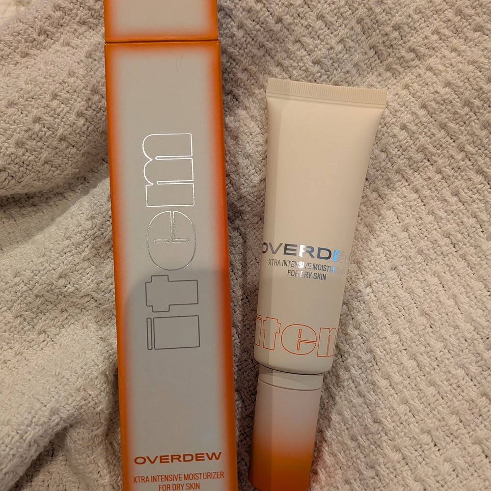 Overdew Xtra Intensive Moisturizer for Dry Skin - Cream and Orange